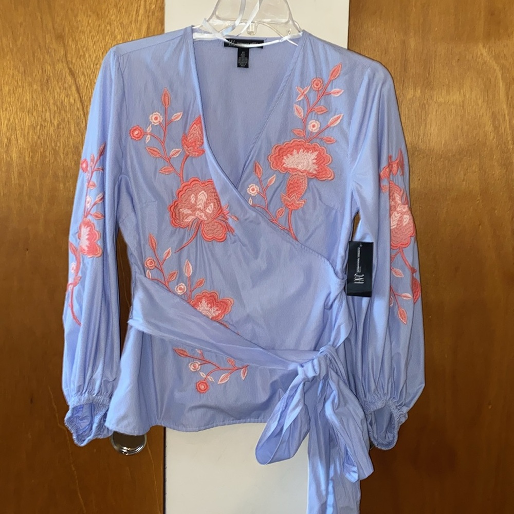 💙🍑💙NWT INC Embroidered Blouse w/Puffy Sleeves
